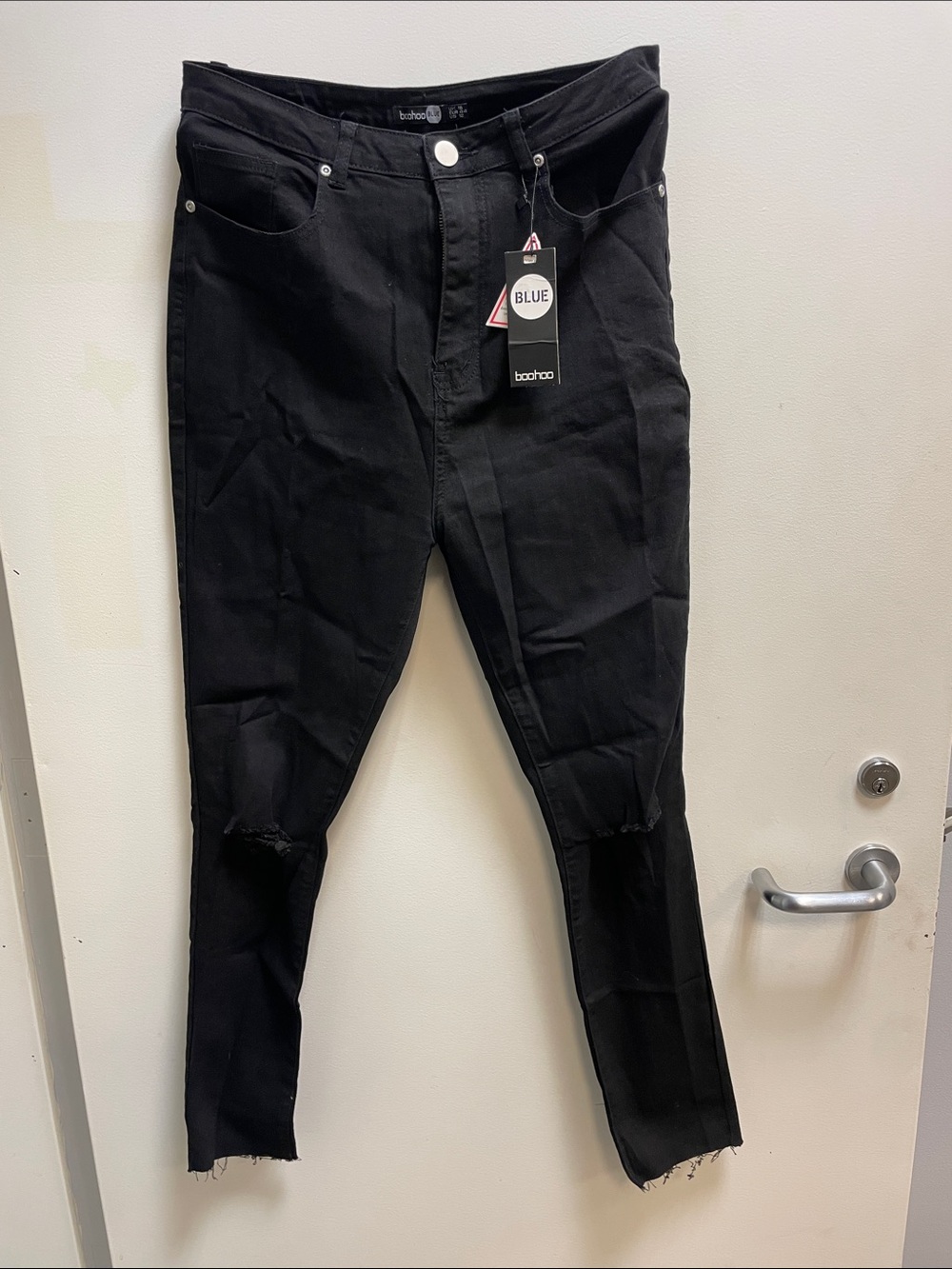 NWT boohoo Black Jeans with Distressed Knees size 12